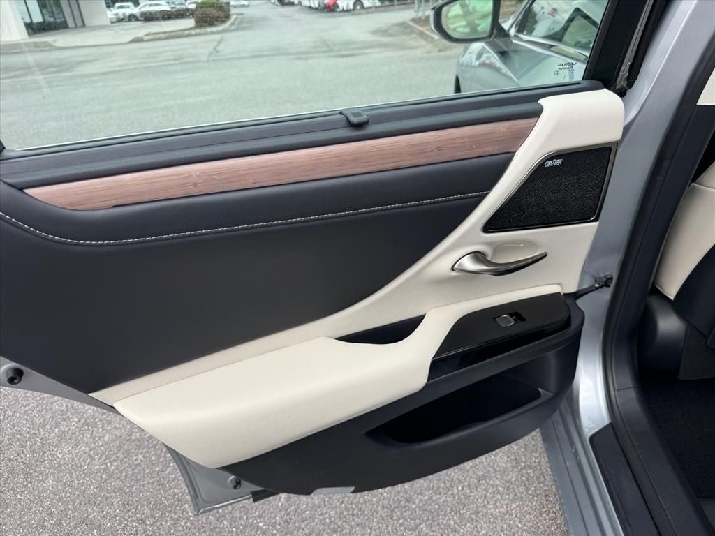 2024 Lexus ES 300h Ultra Luxury