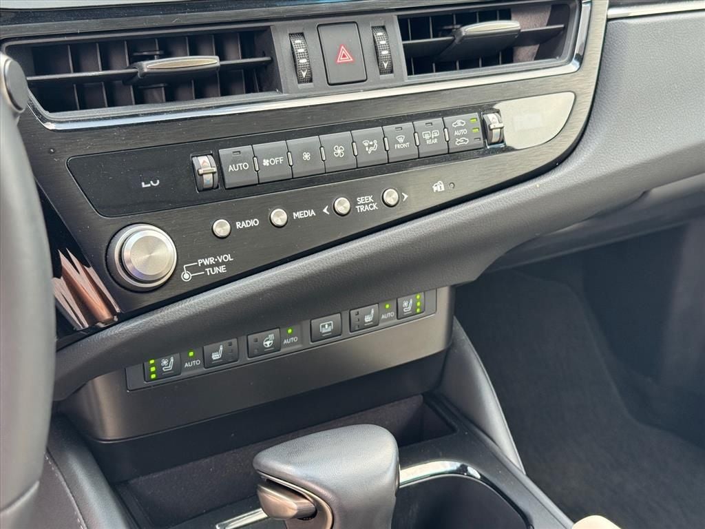 2024 Lexus ES 300h Ultra Luxury