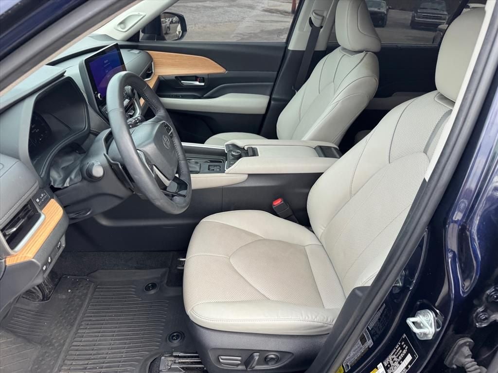 2024 Toyota Grand Highlander Base