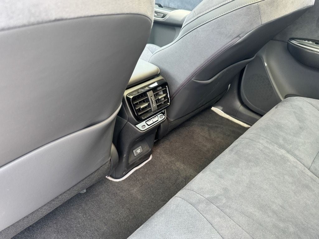 2023 Lexus RZ 450e Luxury