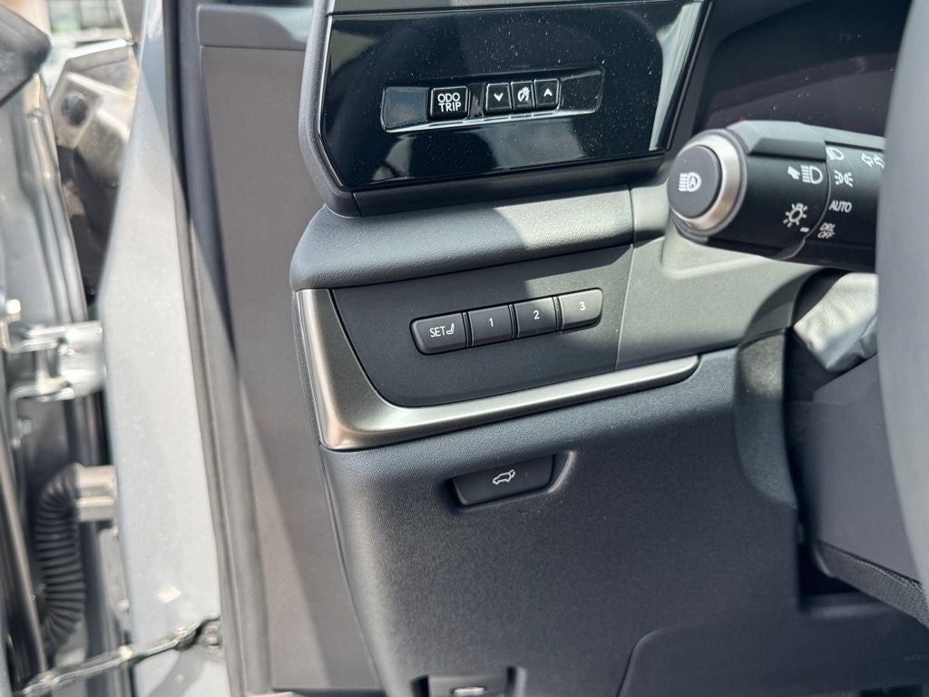 2023 Lexus RZ 450e Luxury