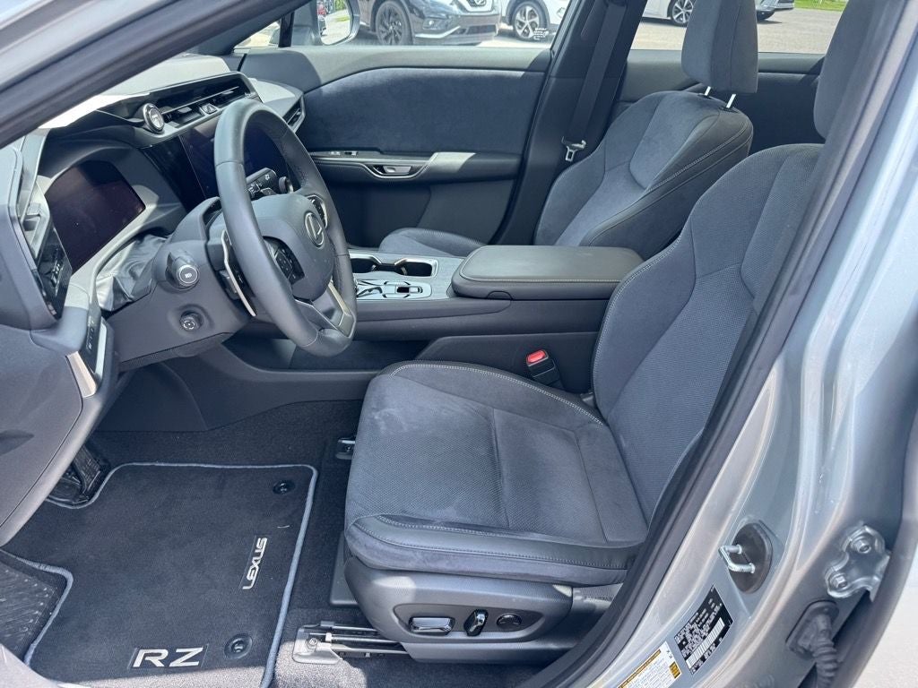 2023 Lexus RZ 450e Luxury