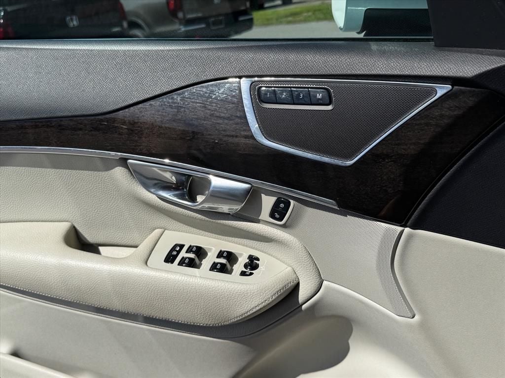 2018 Volvo XC90 T6 Momentum