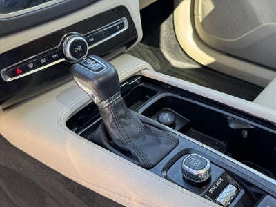 2018 Volvo XC90 T6 Momentum