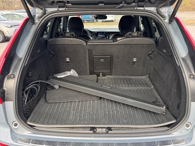 2022 Volvo XC60 Recharge Plug-In Hybrid T8 R-Design