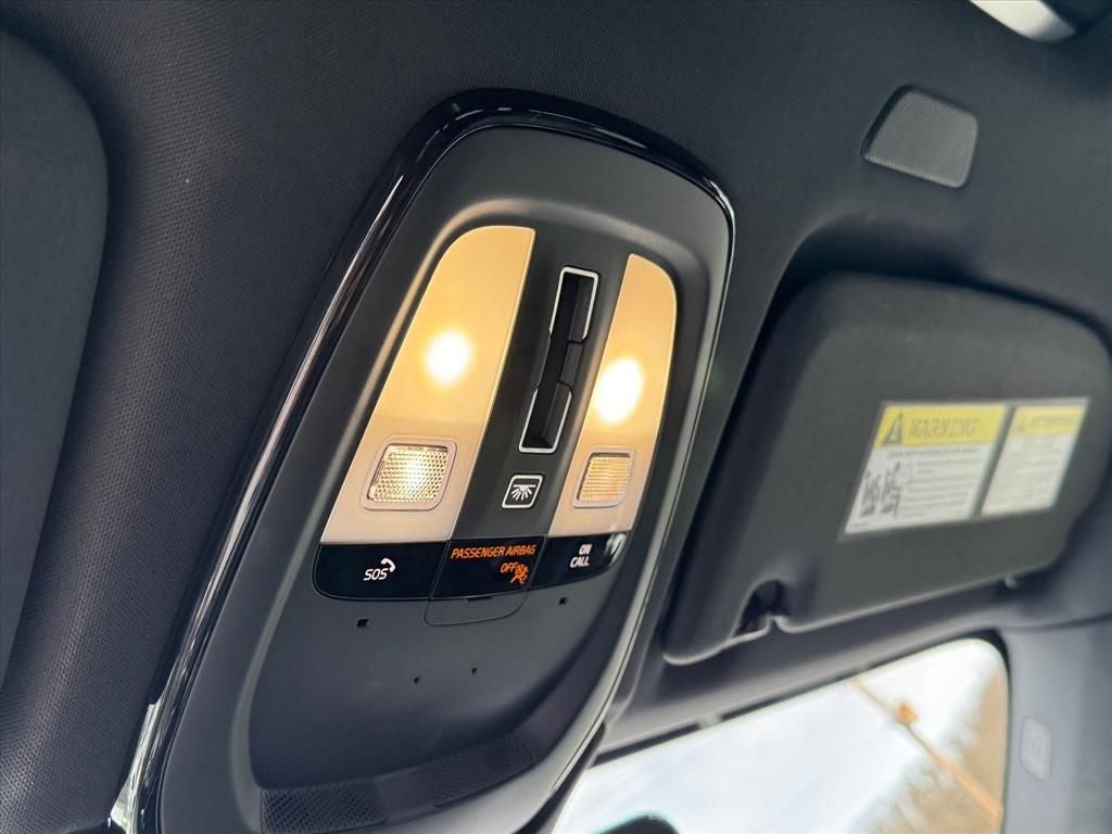 2022 Volvo XC60 Recharge Plug-In Hybrid T8 R-Design