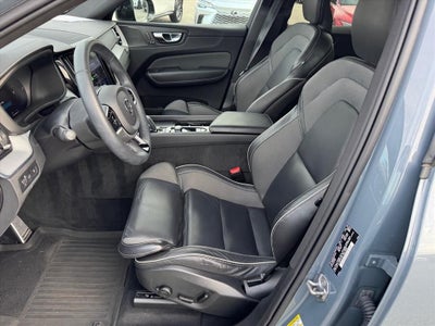 2022 Volvo XC60 Recharge Plug-In Hybrid T8 R-Design