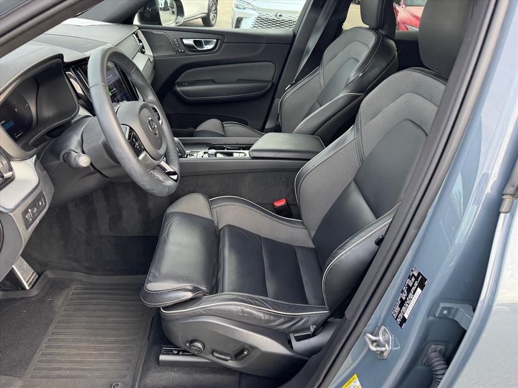 2022 Volvo XC60 Recharge Plug-In Hybrid T8 R-Design